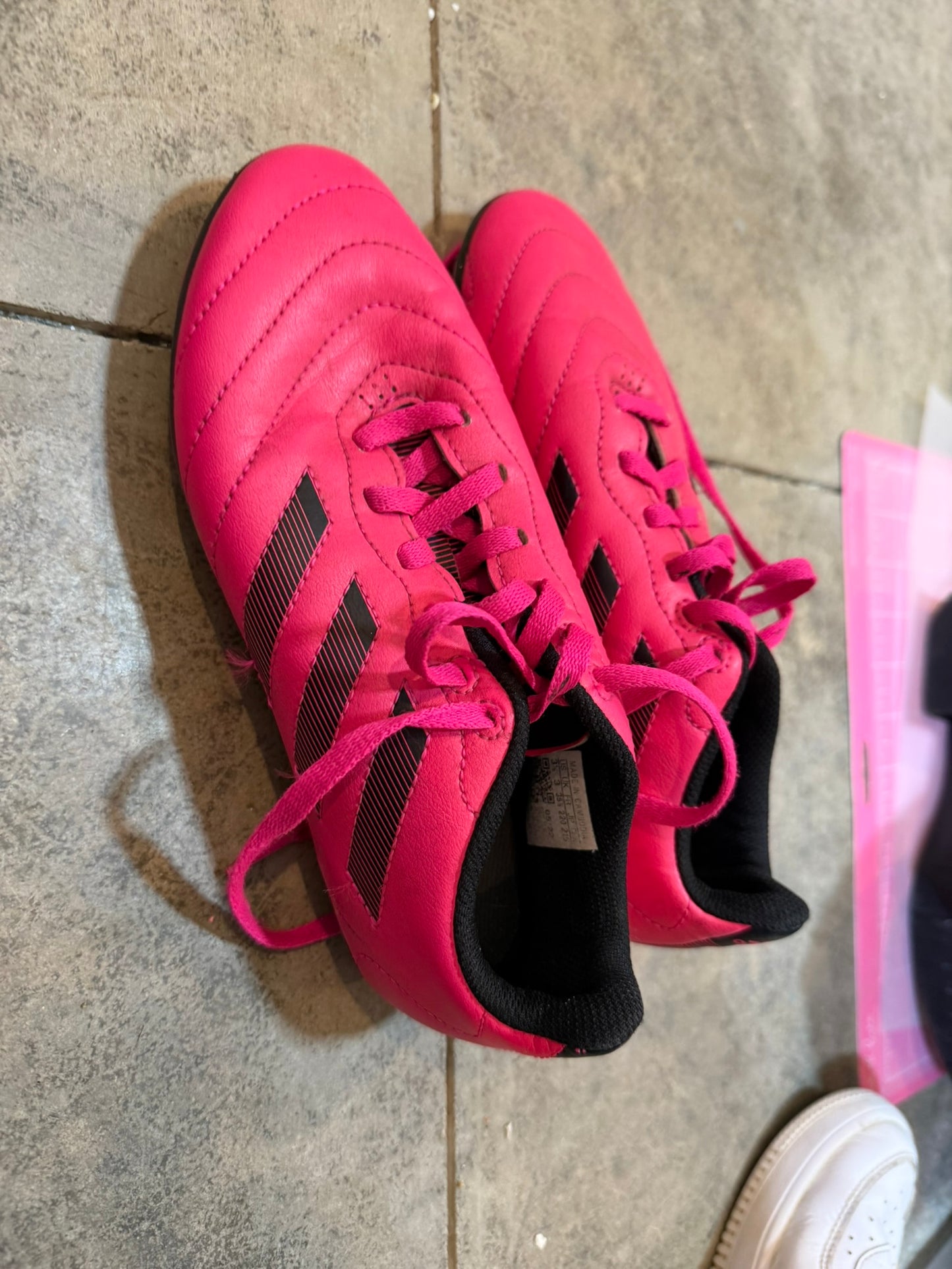 Adidas Youth Soccer Cleats – Pink Size 3.5Y