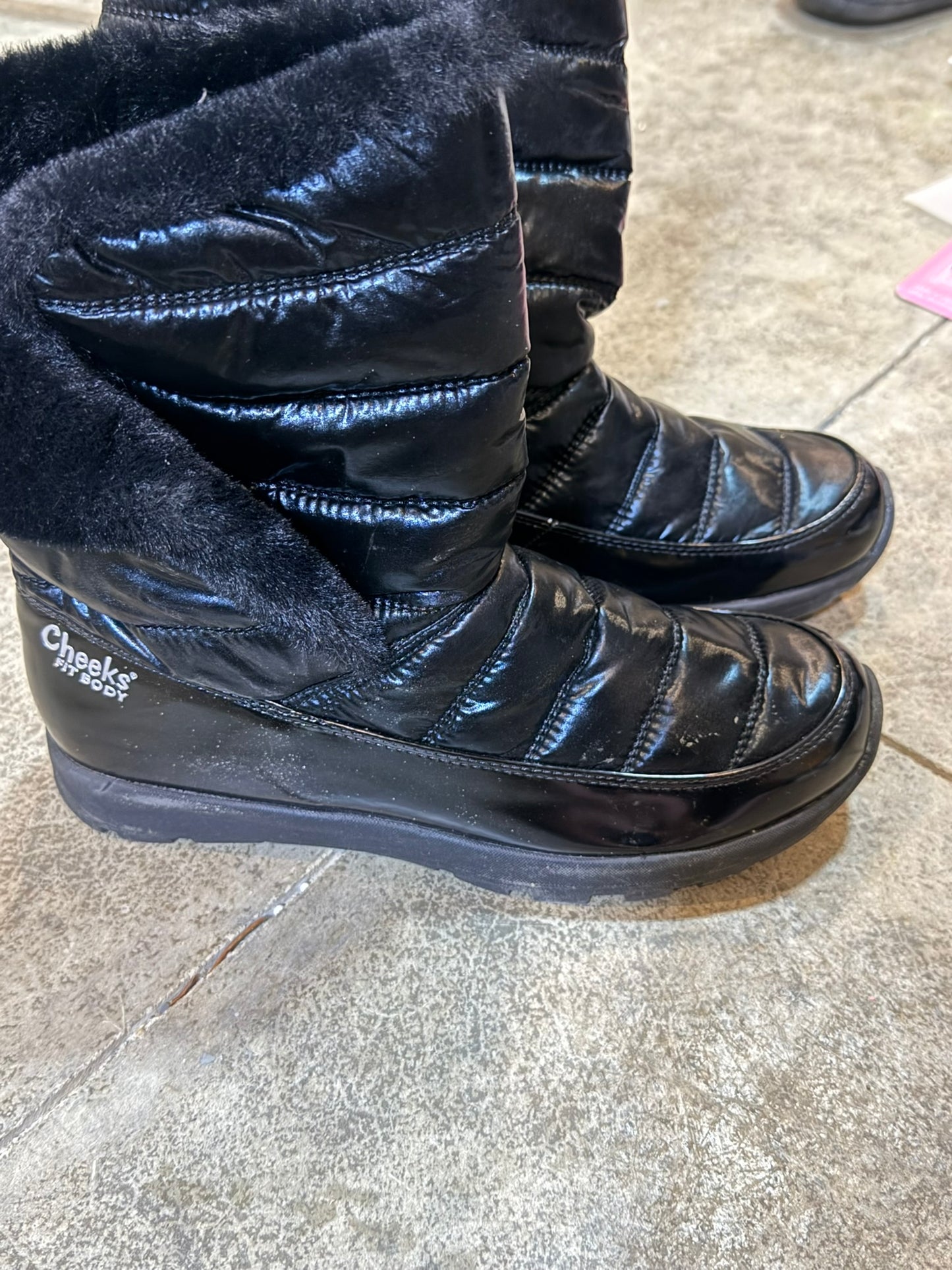 Cheeks Black Quilted Winter Boots – Women’s 8 (Fits 7.5)