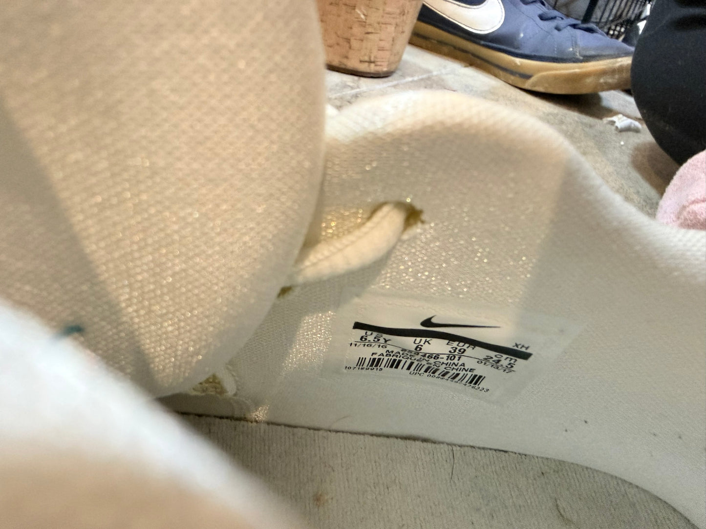 Nike Kyrie Basketball Shoes – 6.5Y / Women’s 8