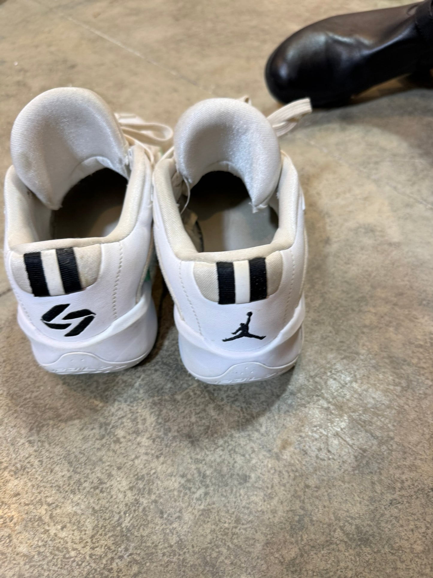 Jordan Luka 1 Youth Size 5Y Basketball Shoes Preloved Great Condition